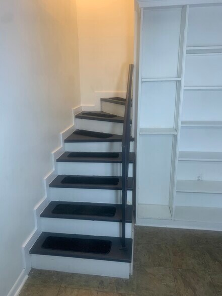 Building Photo - 8224 Freret St