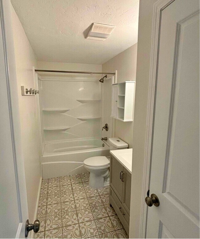 Building Photo - 722 S Kcid Rd