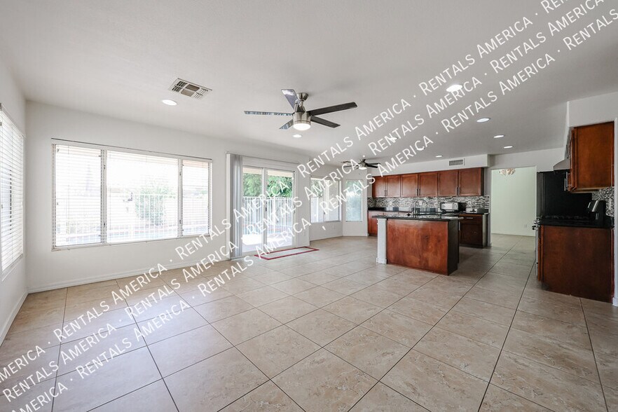Building Photo - 820 N Granada Dr