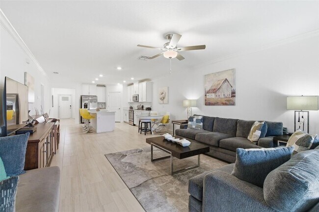 Building Photo - 31524 Golf Dr