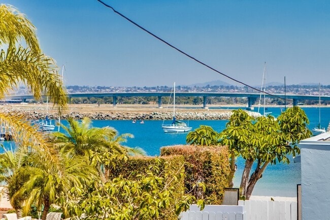 Building Photo - South Mission Beach | Fully Furnished 3BR/3BA Condo | Utilities Included | Available 9/1/26–5/5/27