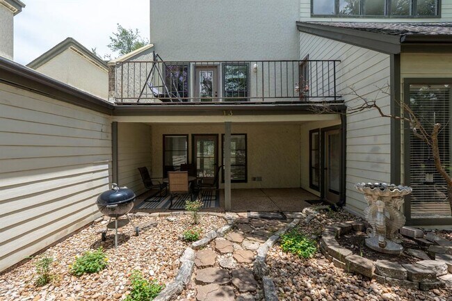 Building Photo - 13 Casa Verde St