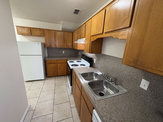 Building Photo - 4300 Abigail Dr