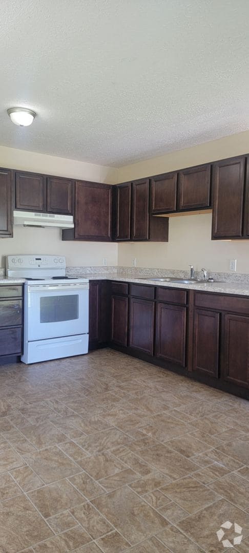 Building Photo - Popular 2 Bedroom, 2 Bath Duplex in Mt Ste...