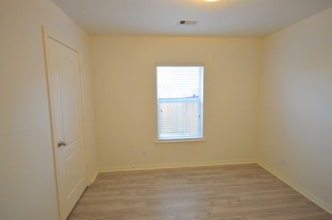 Building Photo - 11115 Barker Park Ct