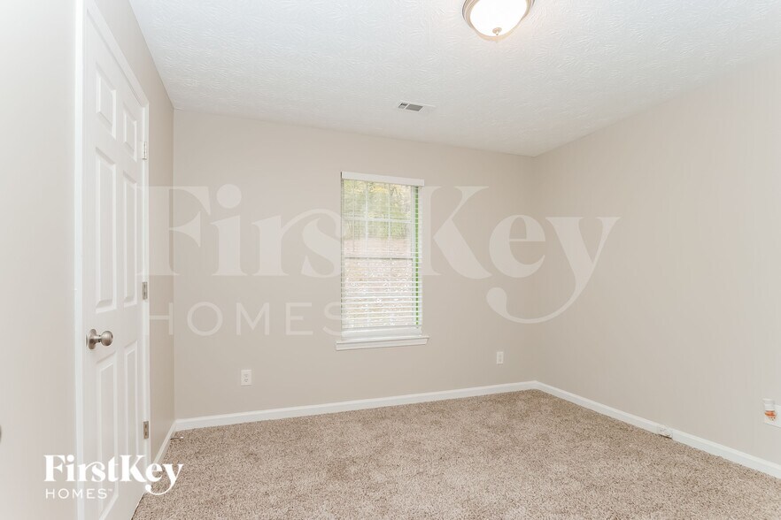 Building Photo - 290 Willow Shoals Dr