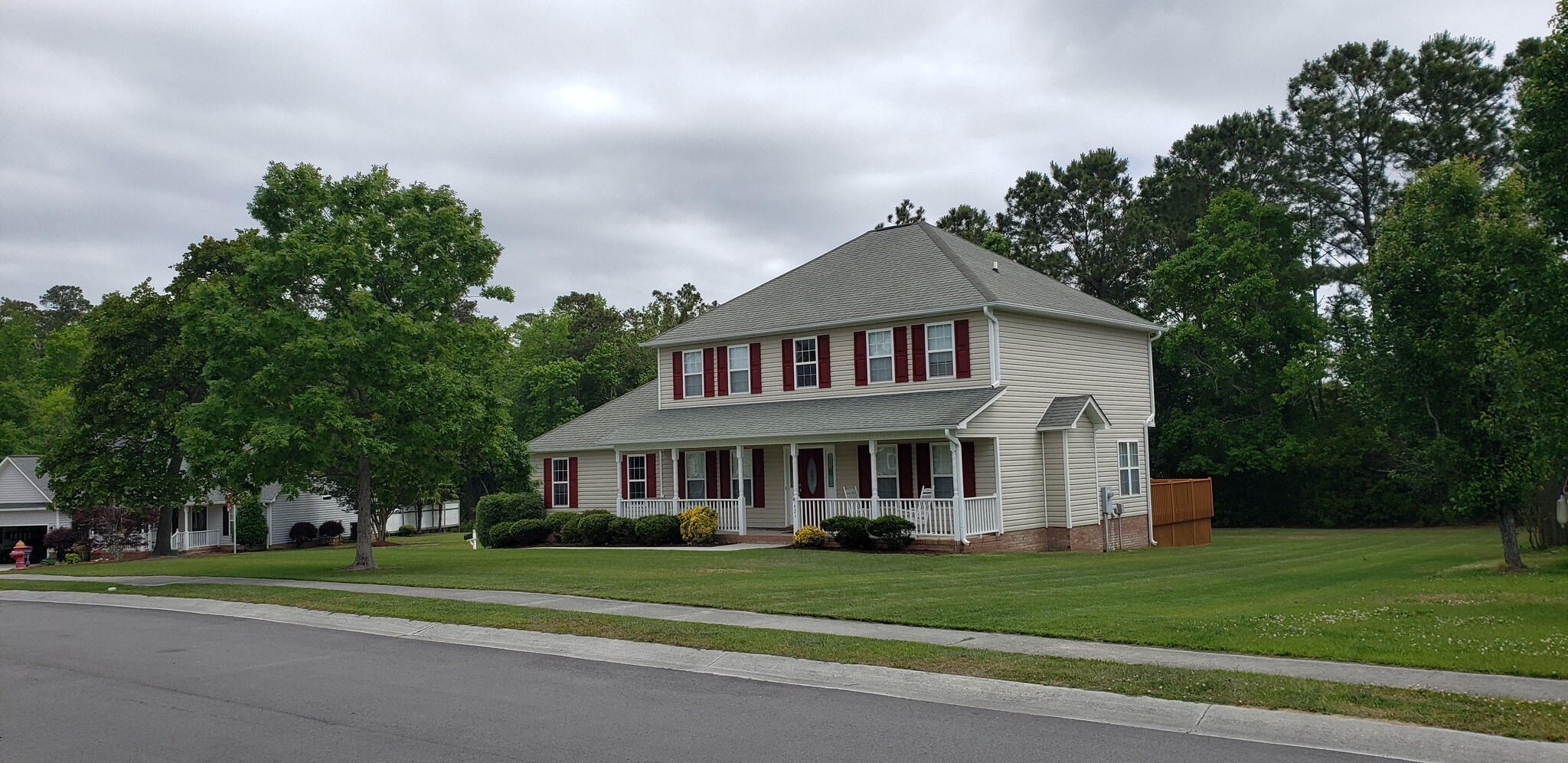 Building Photo - 421 Holly Ln