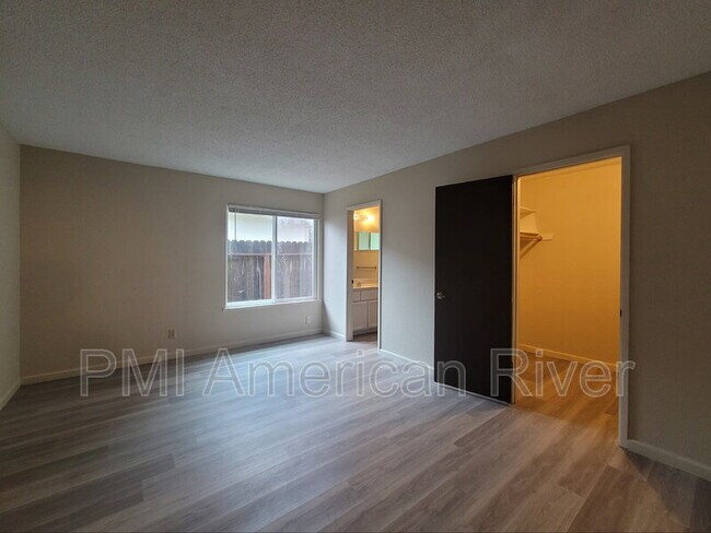 Building Photo - 9138 Nasreen Dr