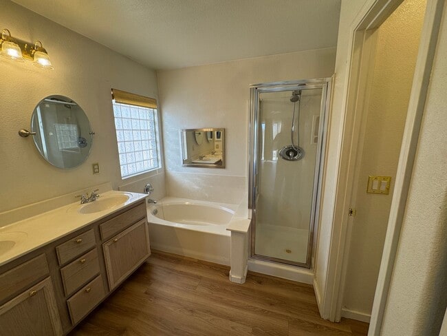 Building Photo - 4 Bedroom Corner Lot Great Location