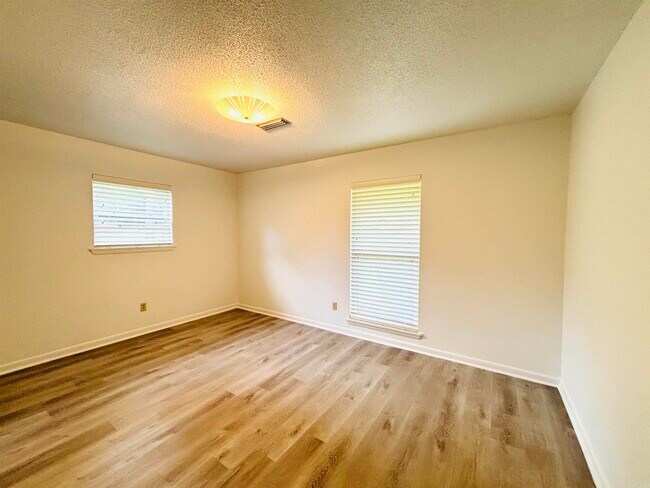Building Photo - 816 Teresa Dr