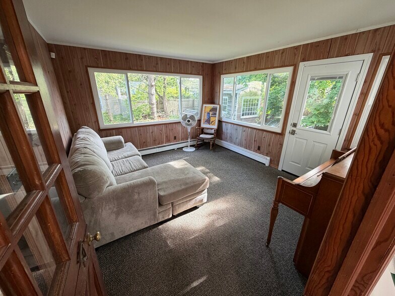 Building Photo - 44 Pine Tree Dr