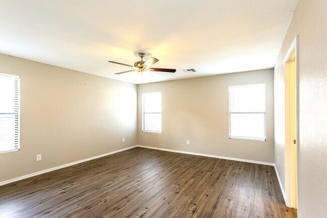 Building Photo - 2544 W Romley Rd