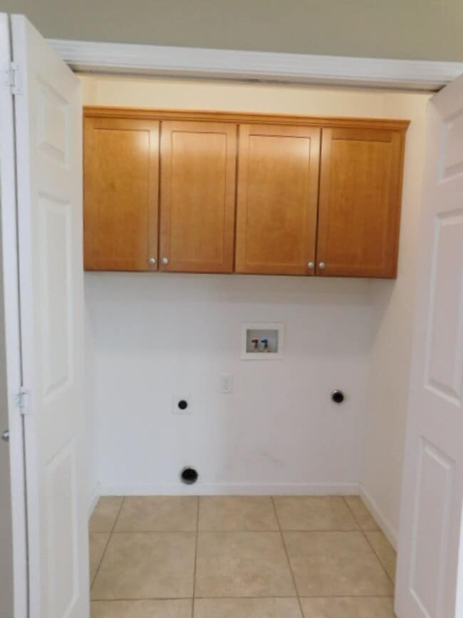 Building Photo - 3Bd/2Ba Single Story House - Available Soon!