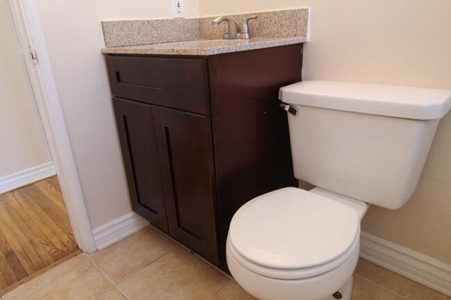 Building Photo - 1 bedroom in Los Angeles CA 90028