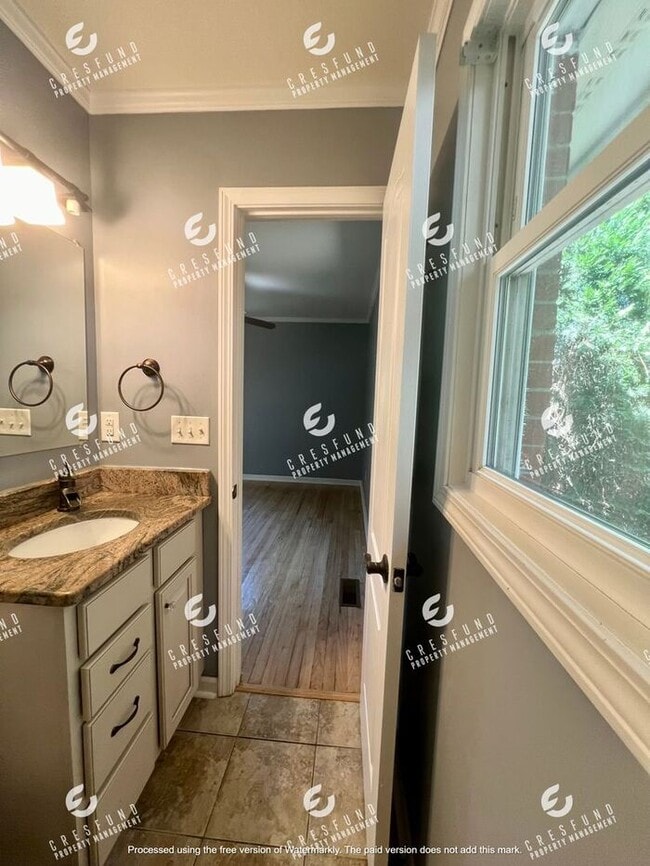 Building Photo - Spacious 3 Bedroom, 2 Bath - AVAILABLE NOW!
