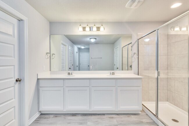 Building Photo - 701 Hays Hill Dr
