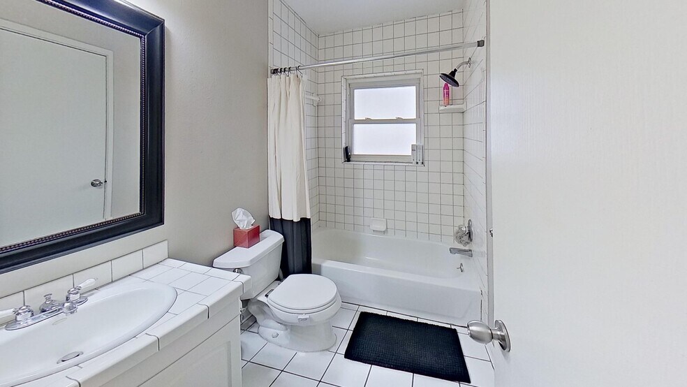 Building Photo - 6800 E Tennessee Ave