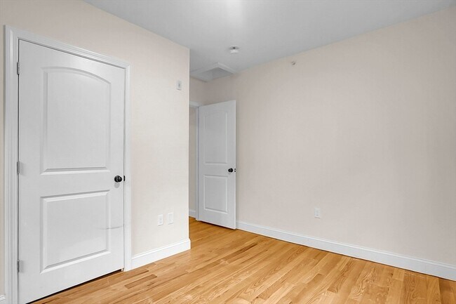 Building Photo - 29-33 Highland Avenue Unit 4