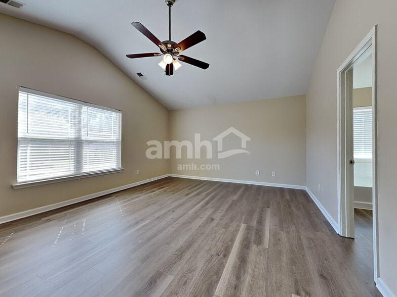 Building Photo - 2 Crystal Lake Dr