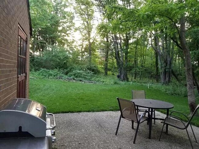 Building Photo - Charming 3-Bedroom Westlake Retreat with Prime Location and Serene Backyard Oasis