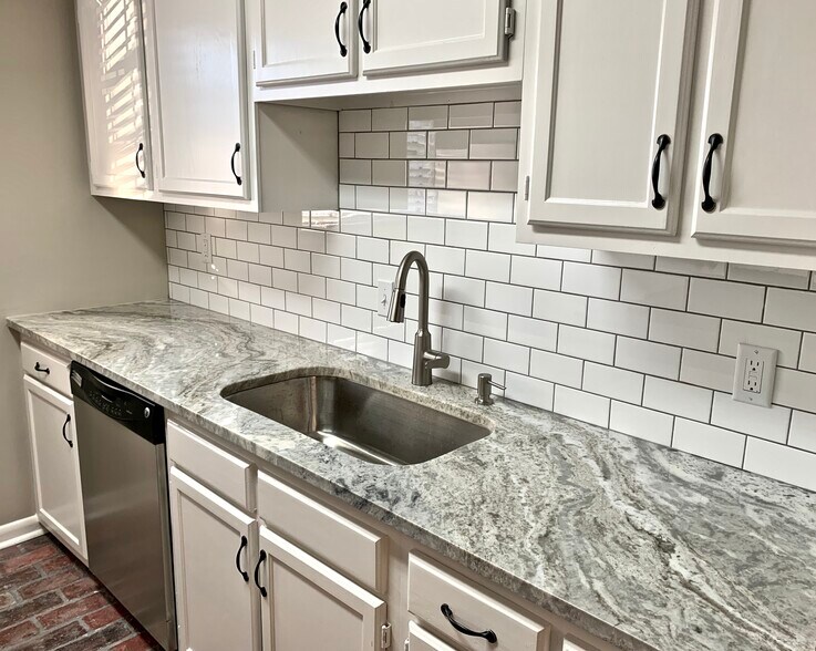 Kitchen Sink - 8335 Summa Ave
