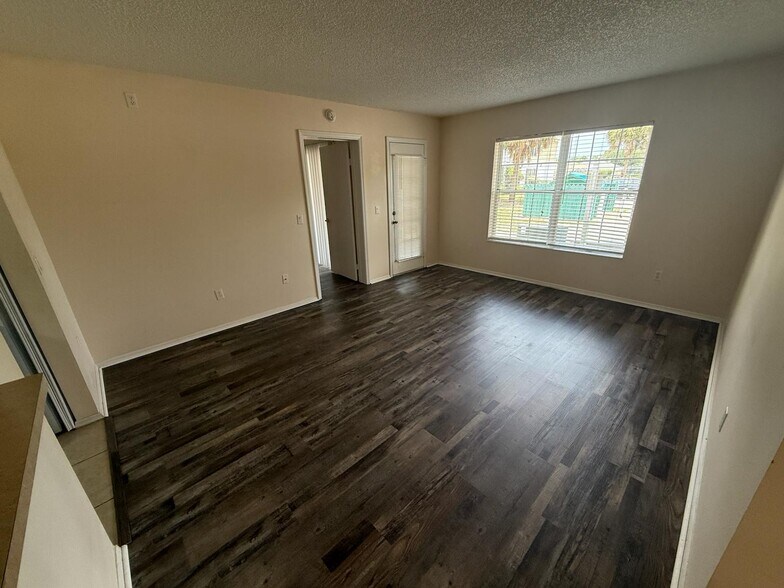 Building Photo - 8144 Fairways Cir