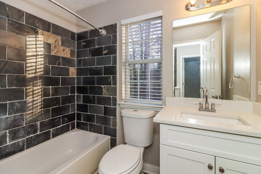 Building Photo - 5875 Bellingrath Way