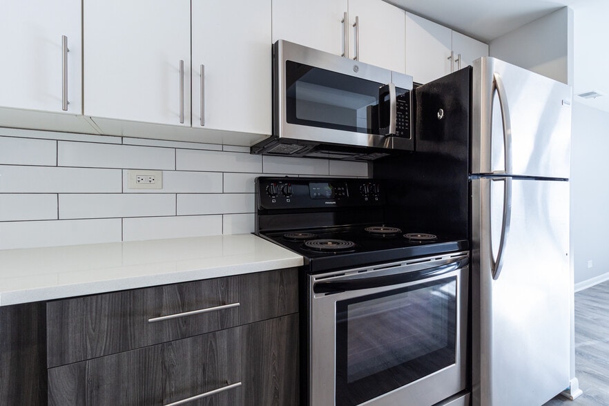 Building Photo - 745 W Gordon Ter