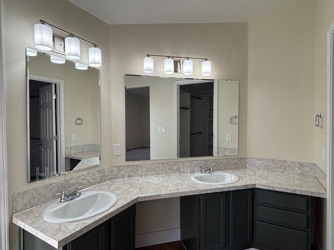 Building Photo - 3248 S Cadet Ave