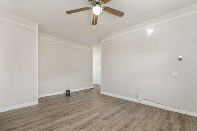 Building Photo - 2306 SW 8th Ave