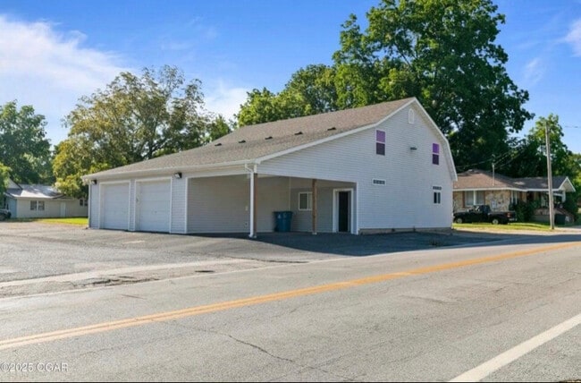 Building Photo - 6496 Racine St