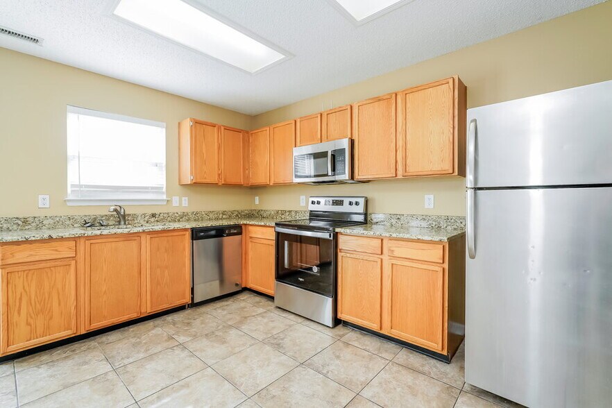 Building Photo - 5681 N Jefferson Dr