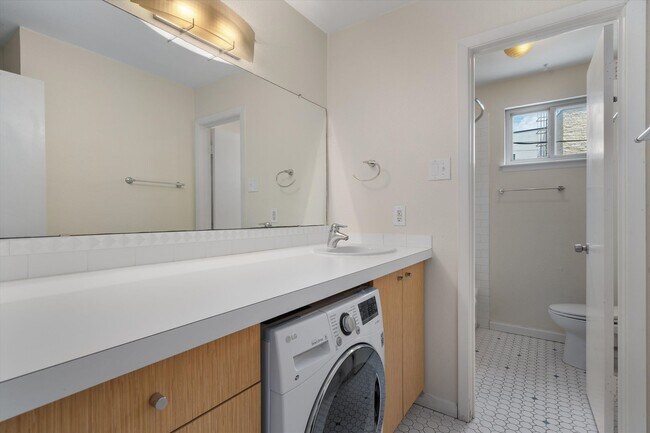 Building Photo - Prime 2 Bed 1 Bath in 78704 Near Downtown Austin