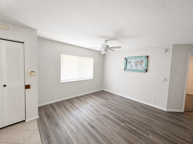 Building Photo - Condo in Gated Winterset
