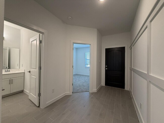 Building Photo - 8338 Bay Oaks Dr