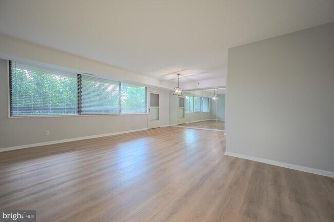 Building Photo - 3713 S George Mason Dr
