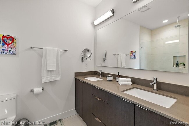 Building Photo - 284 Alfred St