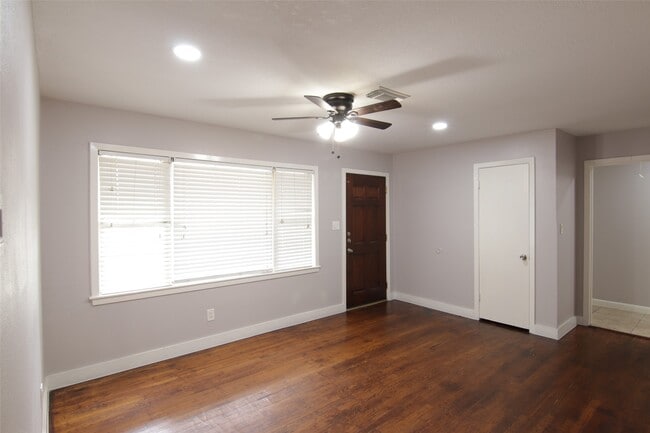 Building Photo - 7941 Longridge Dr