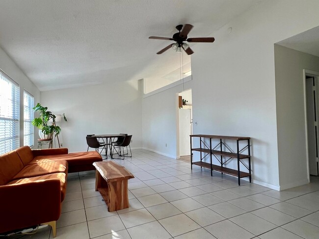 Building Photo - 7787 Ridgewood Dr