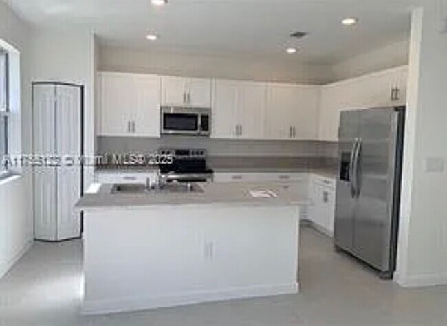 Building Photo - Stunning 3BR House in Homestead