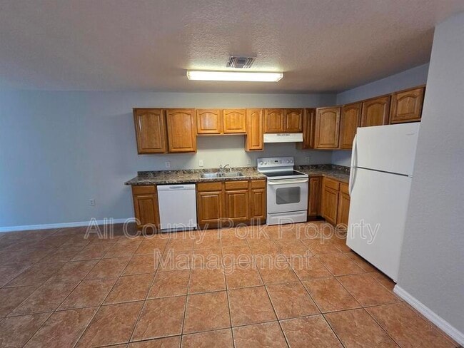 Building Photo - 1212 Fairway Dr