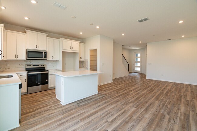 Building Photo - Almost Brand New 3 beds 2.5 baths in East ...
