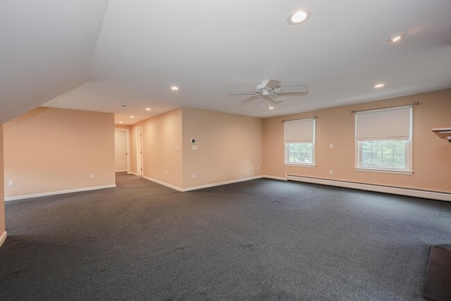 Building Photo - 55 Holbrook Hill Rd