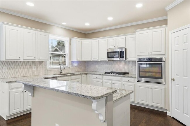 Building Photo - 310 Stoneleigh Dr SW