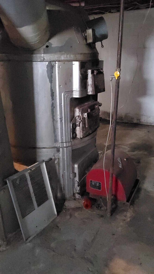 Building Photo - 1238 E Riverside Ave