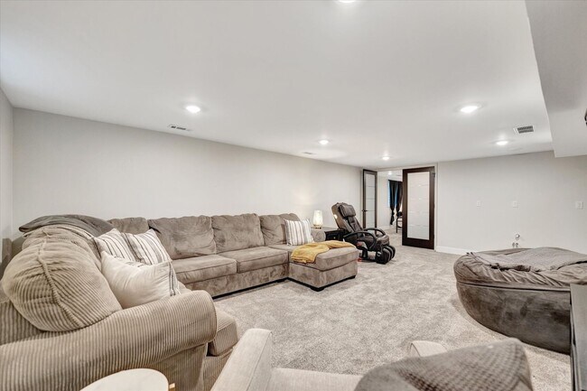 Building Photo - Luxury Ranch House on Champaign Country Club