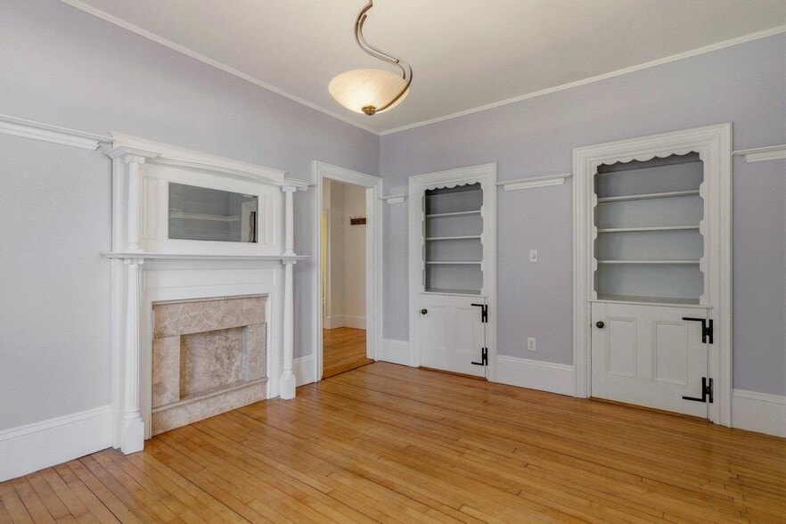 Building Photo - 514 Middle, 1