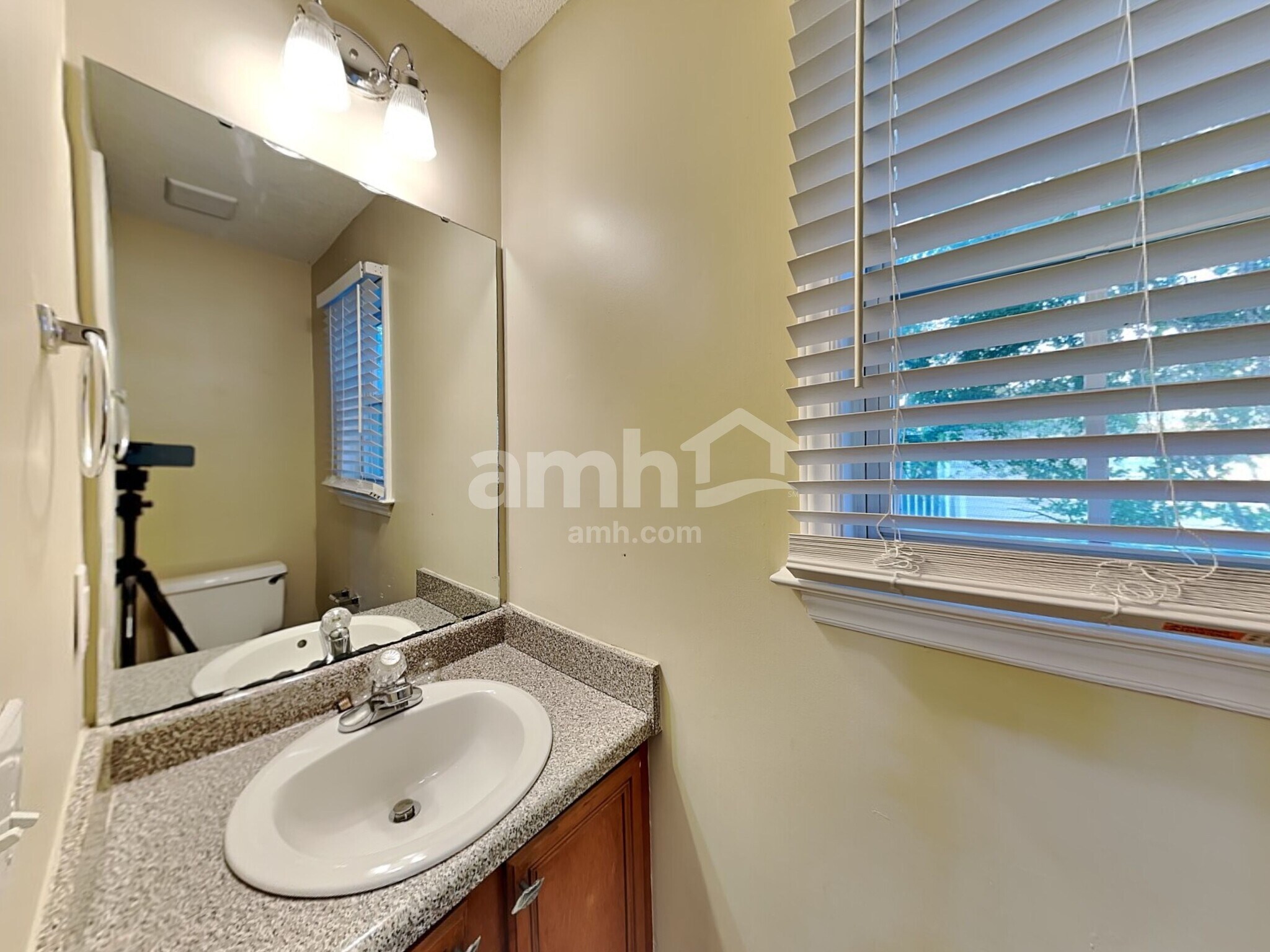 Building Photo - 4405 Moss Spring Dr