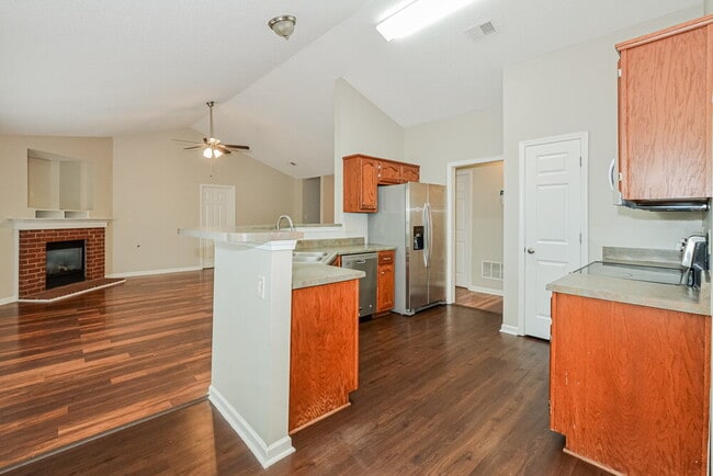 Building Photo - 1813 Cherry Creek Dr