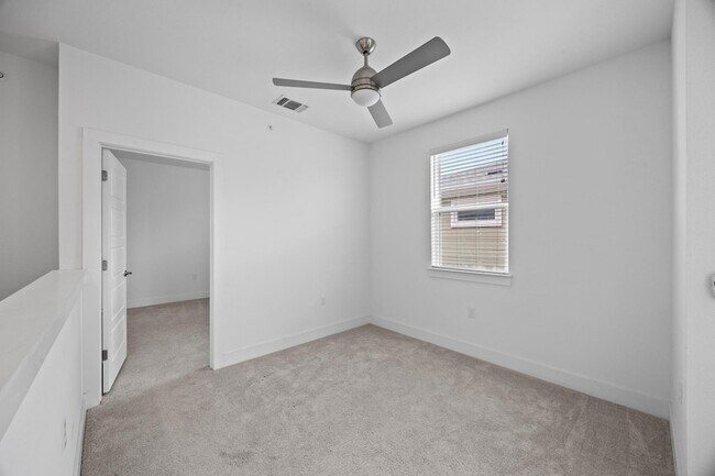 Building Photo - 2222 Simond Ave